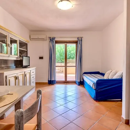 Appart hôtel Isa-residence In At Only 450 M From The Beach, With Air Conditioning Marinella (Sardinia)