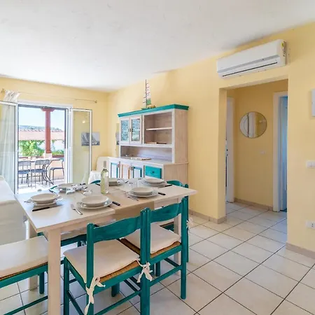 Isa-Residence Baia De Bahas Golfo Di Marinella 公寓式酒店