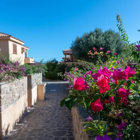 Isa-Residence Baia De Bahas Golfo Di Marinella 公寓式酒店 马里内拉