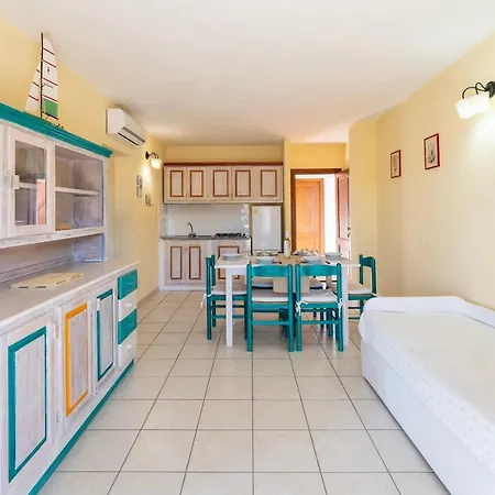 Isa-Residence Baia De Bahas Golfo Di Marinella 公寓式酒店