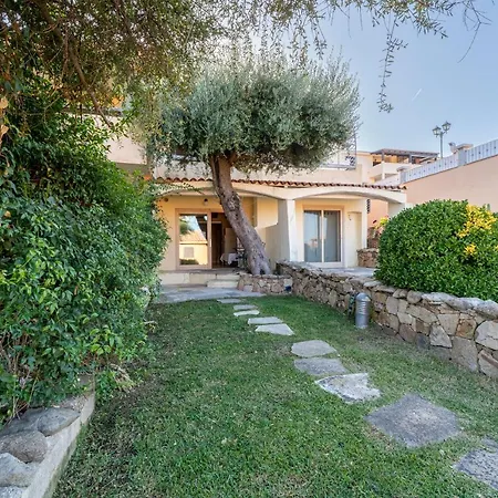 Isa-Residence Baia De Bahas Golfo Di Marinella 公寓式酒店 马里内拉