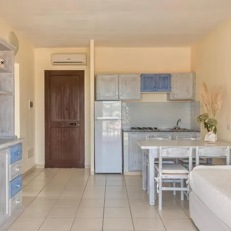 Isa-residence In At Only 450 M From The Beach, With Air Conditioning 3*