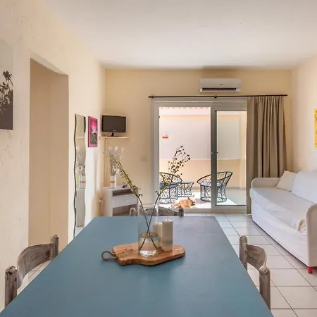 Aparthotel Isa-residence In Marinella At Only 450 M From The Beach, With Air Conditioning