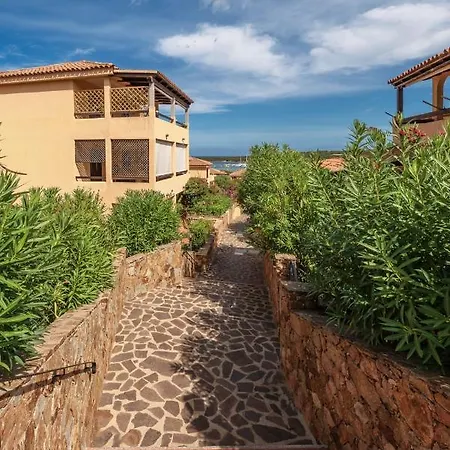 Isa-residence In Marinella At Only 450 M From The Beach, With Air Conditioning