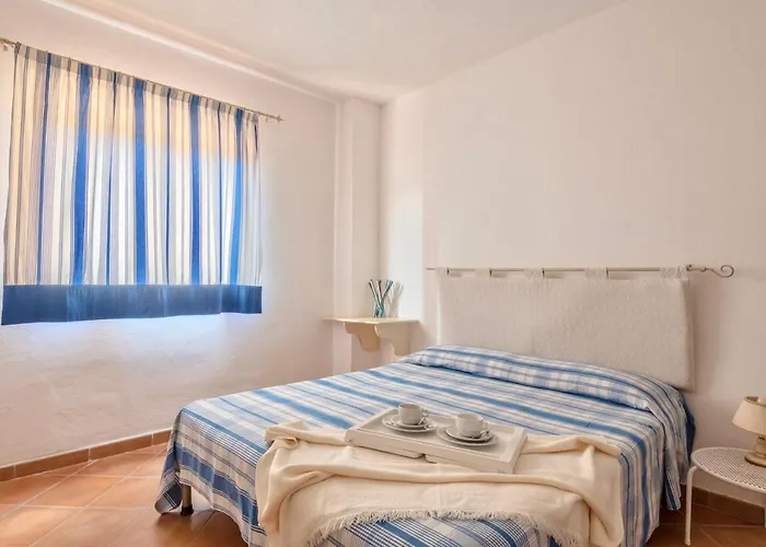 Isa-residence Baia De Bahas Golfo Di アパートホテル マリネッラ