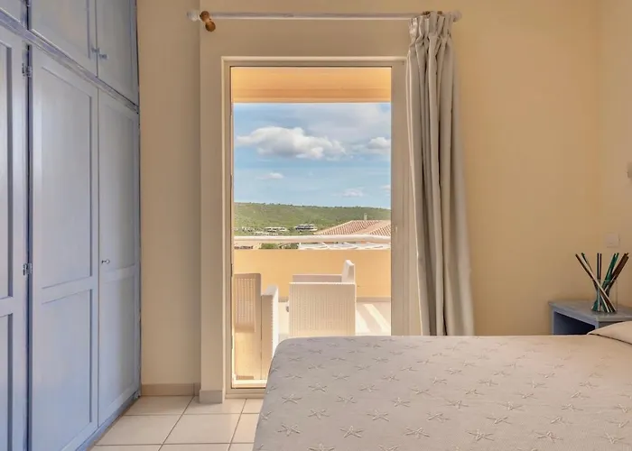 Isa-residence Baia De Bahas Golfo Di アパートホテル 3*