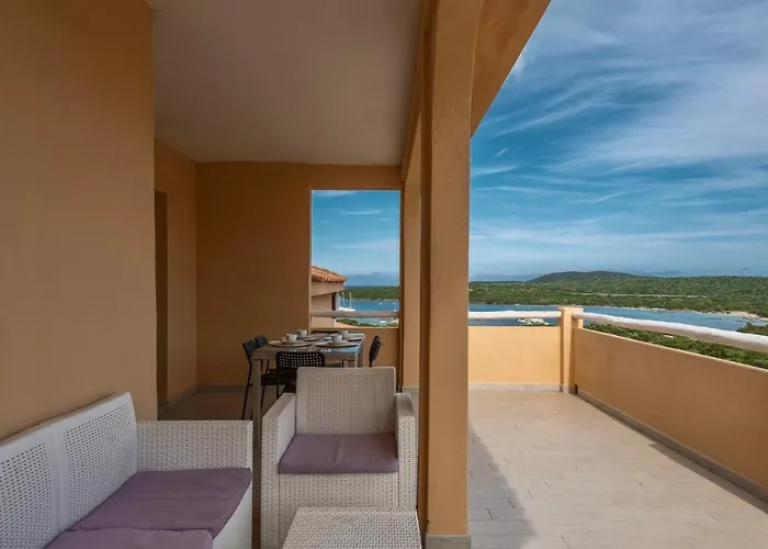 Isa-residence Baia De Bahas Golfo Di アパートホテル