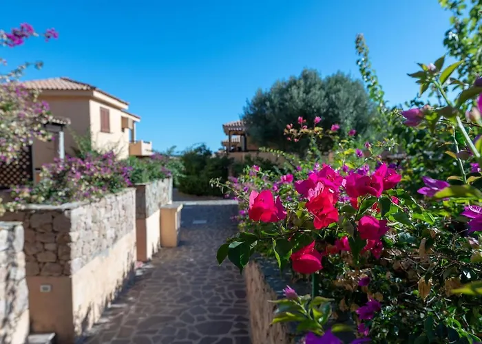Isa-residence Baia De Bahas Golfo Di アパートホテル マリネッラ