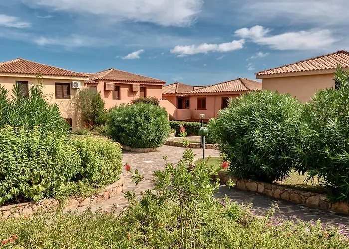 Isa-residence Baia De Bahas Golfo Di アパートホテル マリネッラ