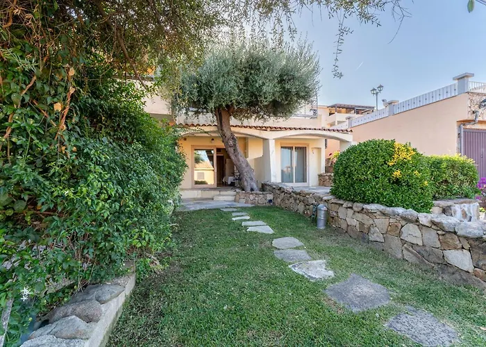 Isa-residence Baia De Bahas Golfo Di アパートホテル マリネッラ