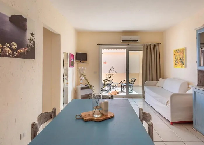 アパートホテル Isa-residence Baia De Bahas Golfo Di