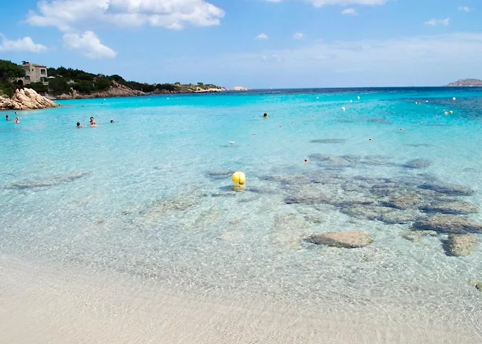 アパートホテル Isa-residence Baia De Bahas Golfo Di 3*